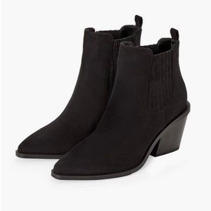 Black boots size 7 from JustFab